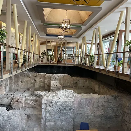 吉利提吉酒店 4*